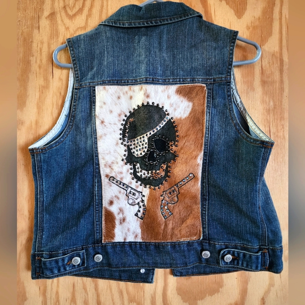 Adorable Thread Supply Vest size large